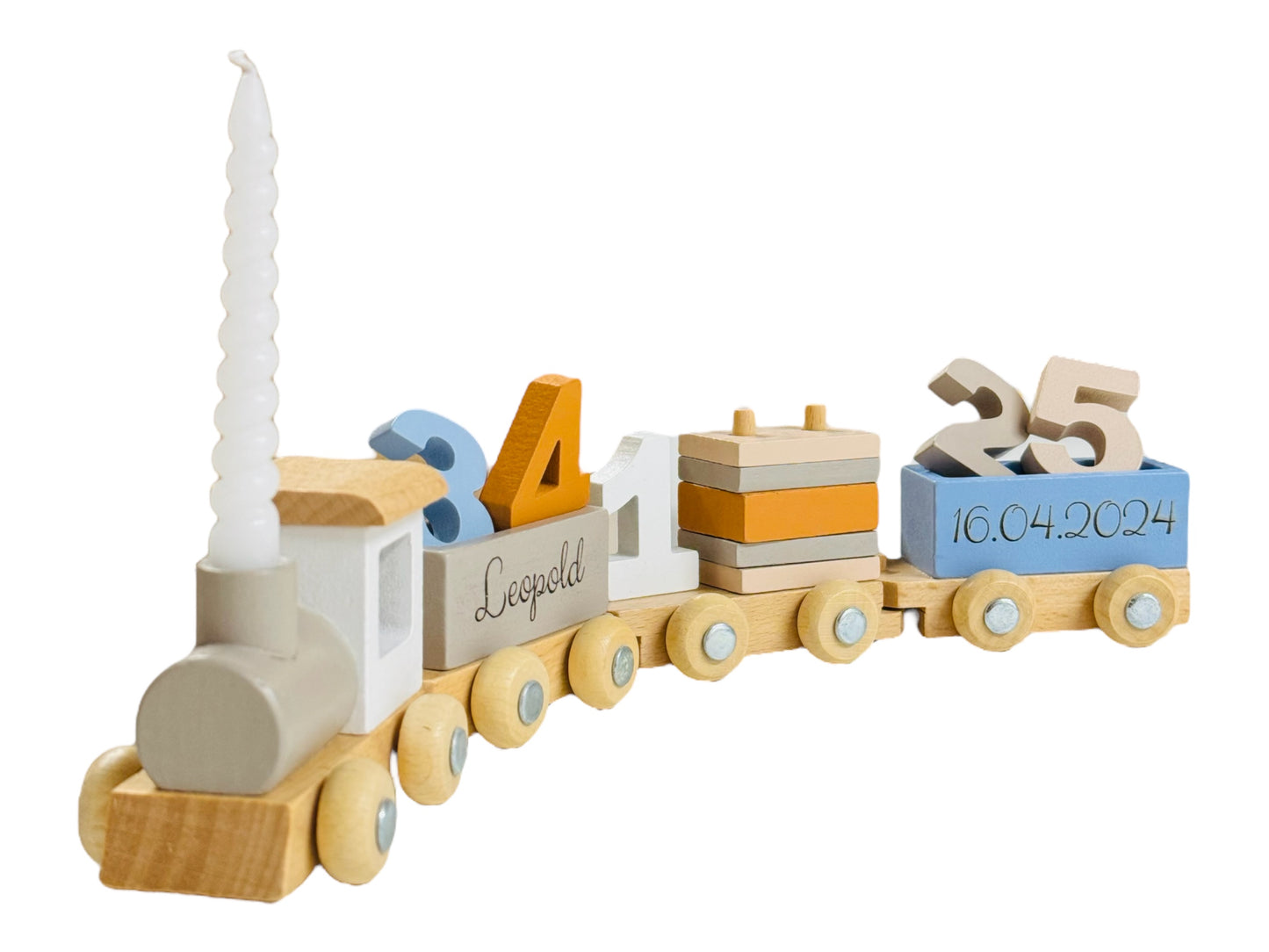 bunter Geburtstagszug mit. Kerze