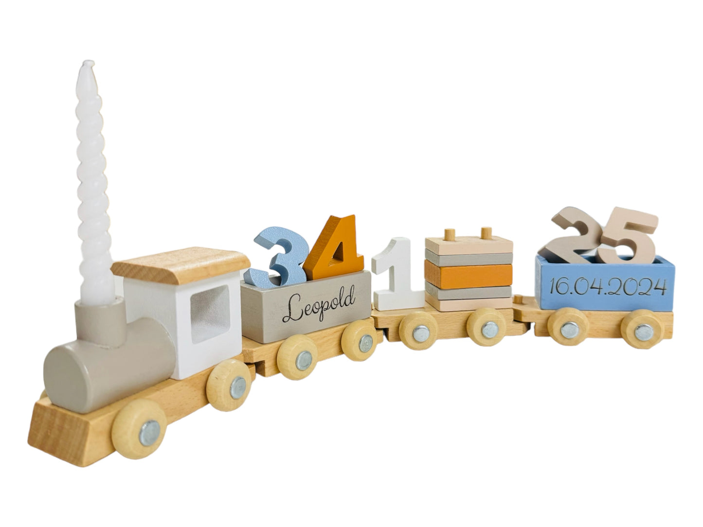 bunter Geburtstagszug mit. Kerze